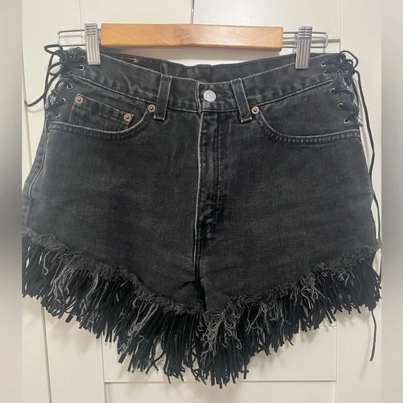 Levi’s red tag altered black denim jean shorts - Picture 4 of 5